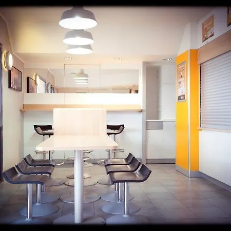 Hotelf1 Moulins Sud 3*